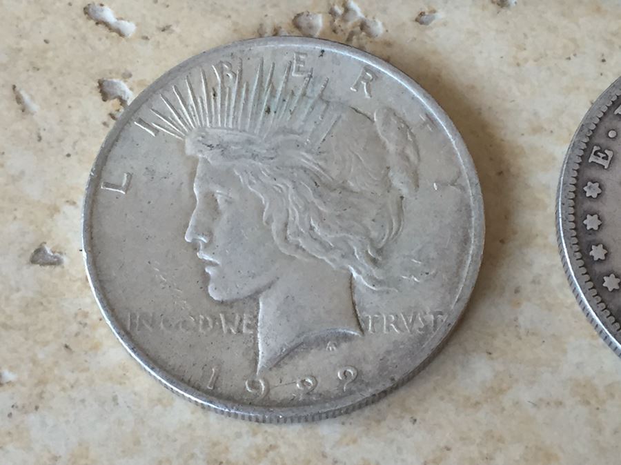 1922 Peace Dollar, 1900 Morgan Silver Dollar And 1989 Standing Liberty Silver Dollar $49 Silver Melt Value [Photo 3]