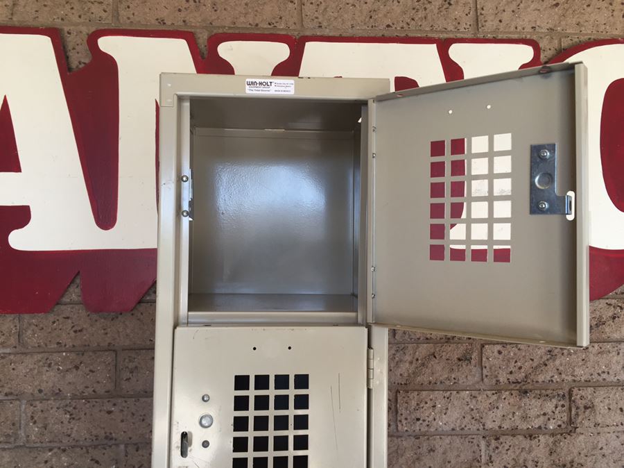 Vintage Vertical Metal Lockers 6 Lockers Individually Lockable [Photo 3]