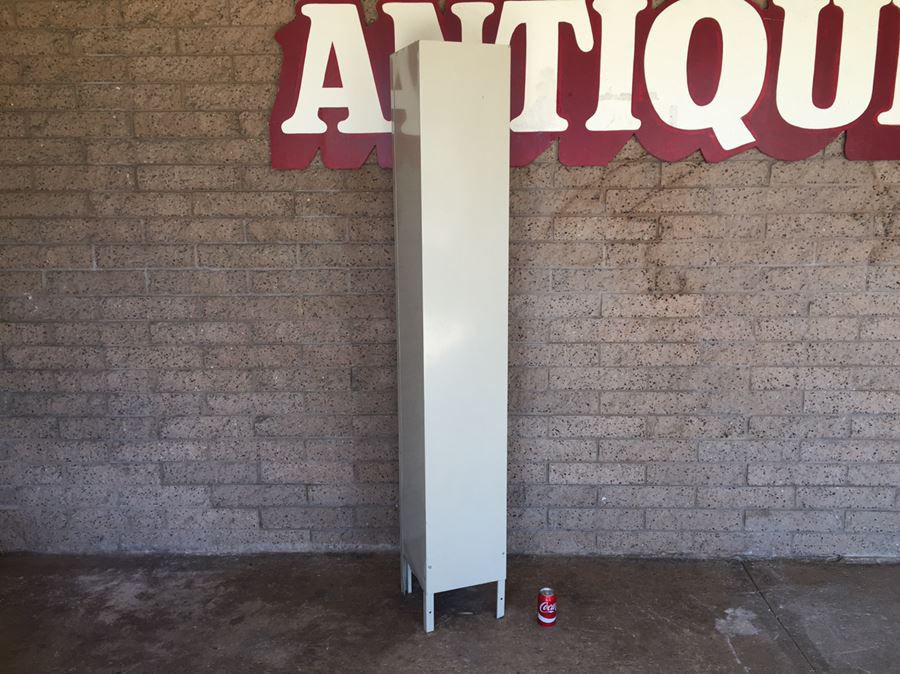 Vintage Vertical Metal Lockers 6 Lockers Individually Lockable [Photo 7]