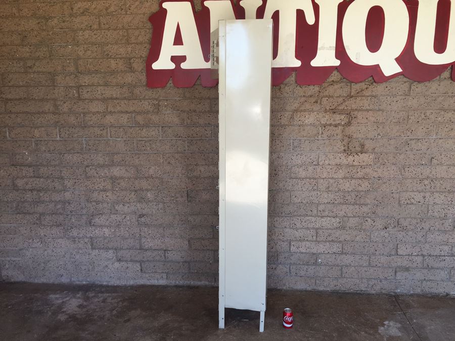 Vintage Vertical Metal Lockers 6 Lockers Individually Lockable [Photo 5]