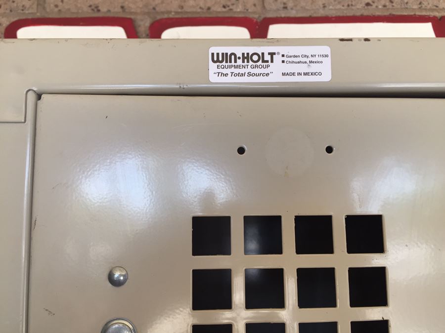 Vintage Vertical Metal Lockers 6 Lockers Individually Lockable [Photo 6]