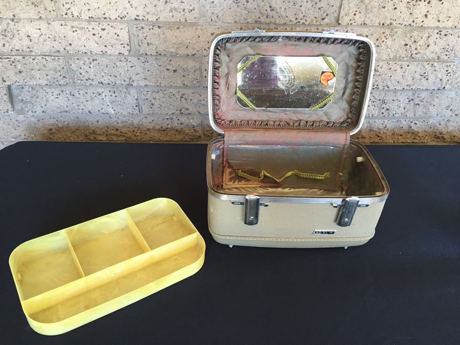 Vintage American Tourister Luggage [Photo 2]