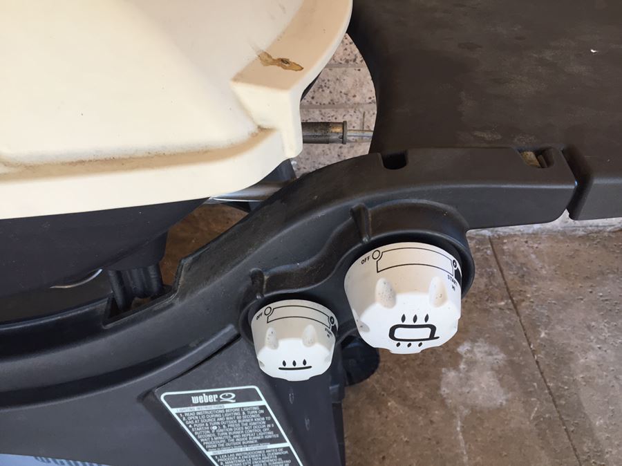 Weber Gas Grill With Accessories [Photo 10]