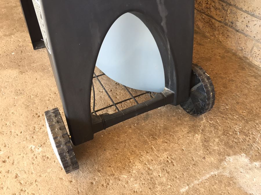 Weber Gas Grill With Accessories [Photo 9]