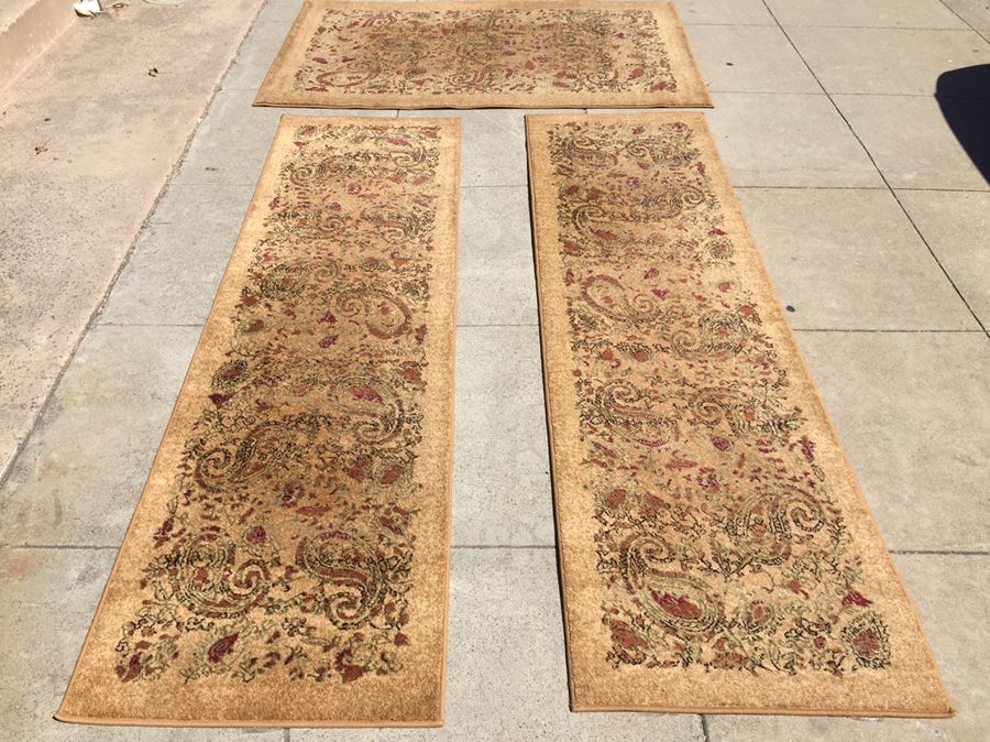 Safavieh Rugs - 2 Runners (2'3' x 8') And Area Rug (4' x 6')
