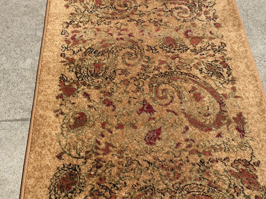 Safavieh Rugs - 2 Runners (2'3' x 8') And Area Rug (4' x 6') [Photo 2]