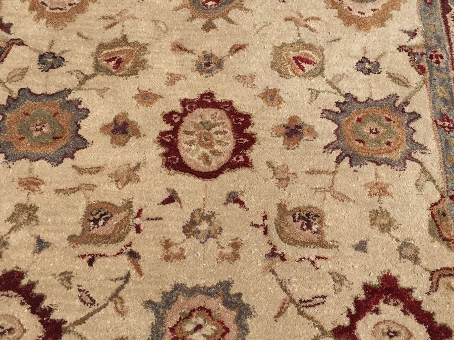 Safavieh 100% Wool Pile 4' x 6' Area Rug [Photo 5]