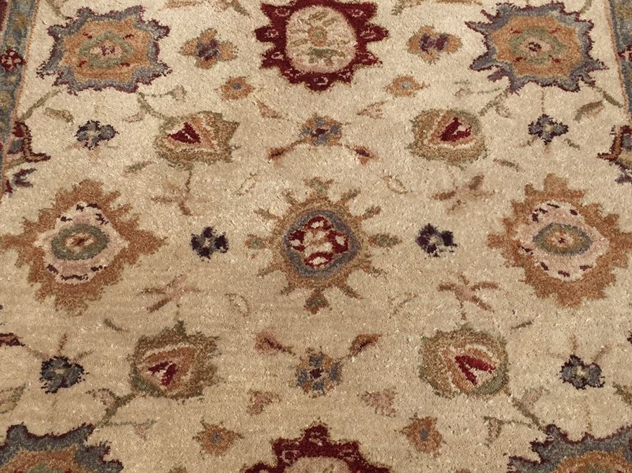 Safavieh 100% Wool Pile 4' x 6' Area Rug [Photo 4]