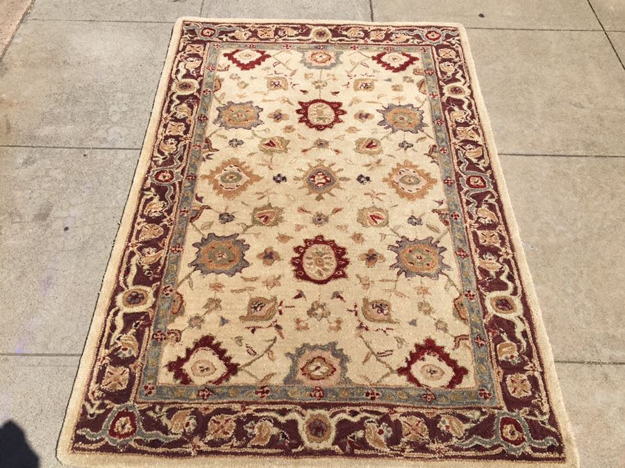 Safavieh 100% Wool Pile 4' x 6' Area Rug [Photo 6]