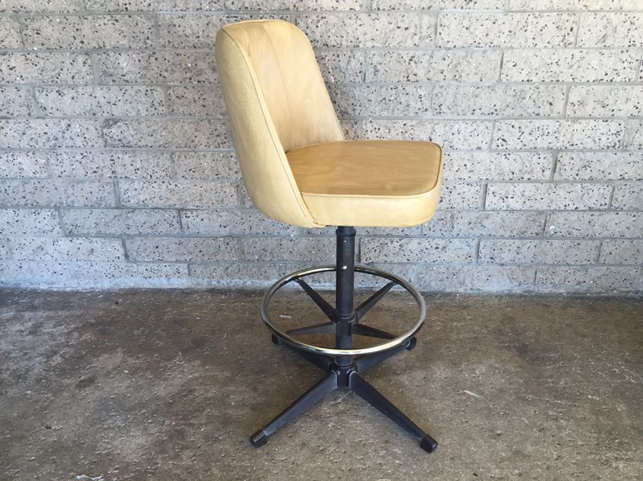 Vintage Swiveling Bar Stool [Photo 2]