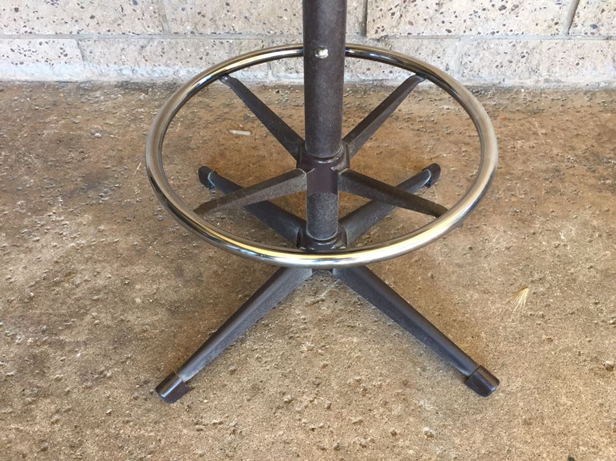 Vintage Swiveling Bar Stool [Photo 3]