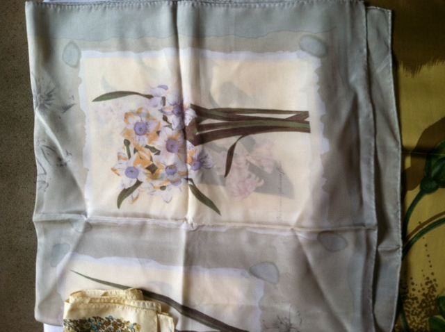 Vintage Scarf Lot 1 [Photo 5]