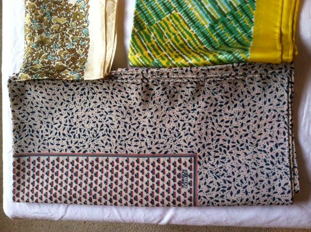 Vintage Scarf Lot 1 [Photo 11]