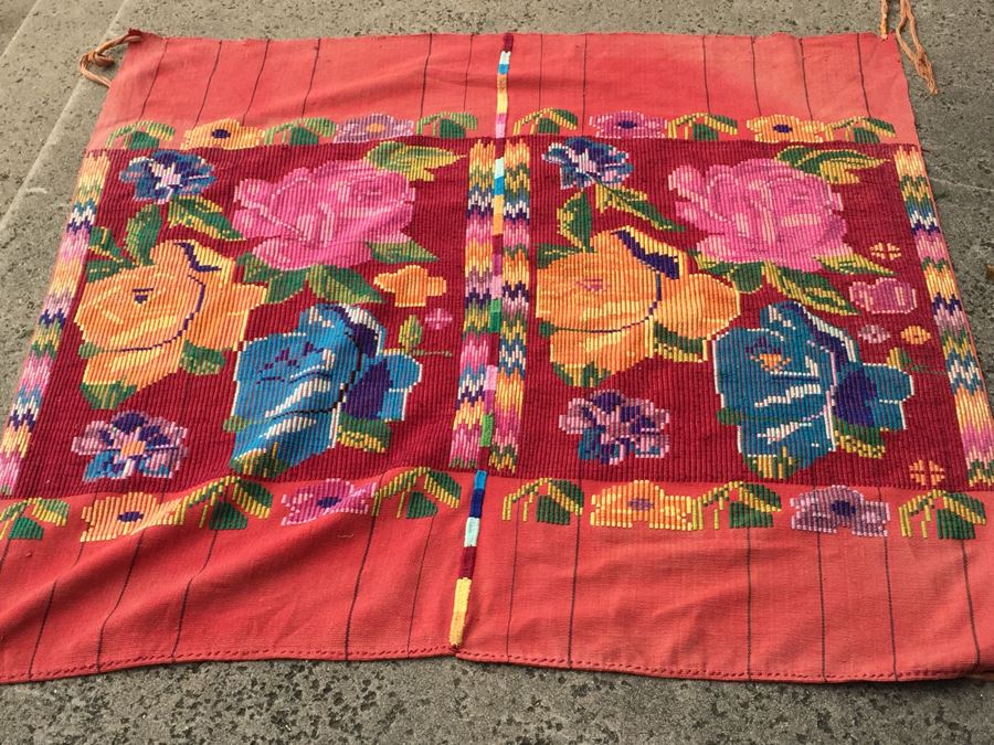Guatemalan Hand Woven Textile [Photo 1]