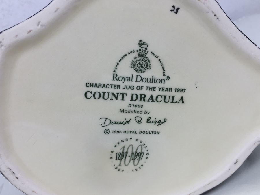 Royal Doulton Large 'Count Dracula' D7053 Character Jug [Photo 12]