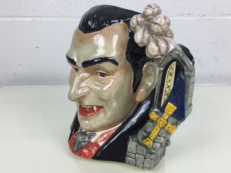 Royal Doulton Large 'Count Dracula' D7053 Character Jug [Photo 8]