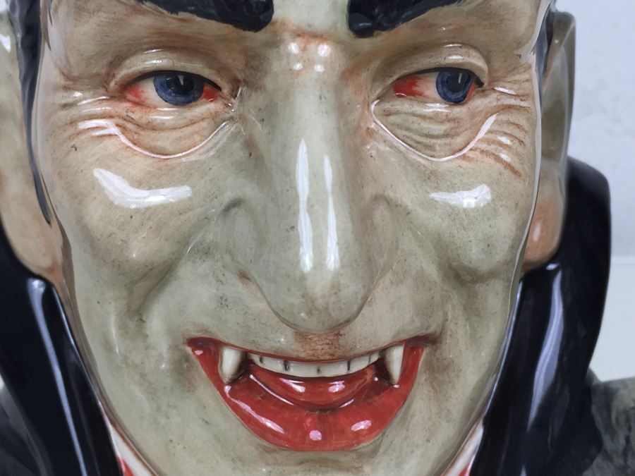 Royal Doulton Large 'Count Dracula' D7053 Character Jug [Photo 4]