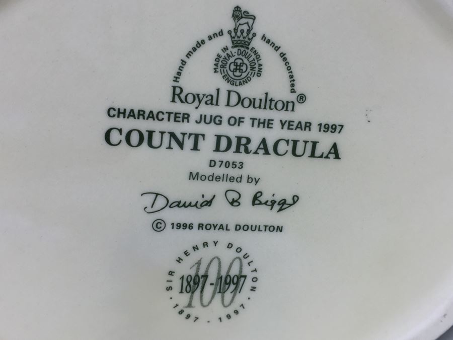 Royal Doulton Large 'Count Dracula' D7053 Character Jug [Photo 3]