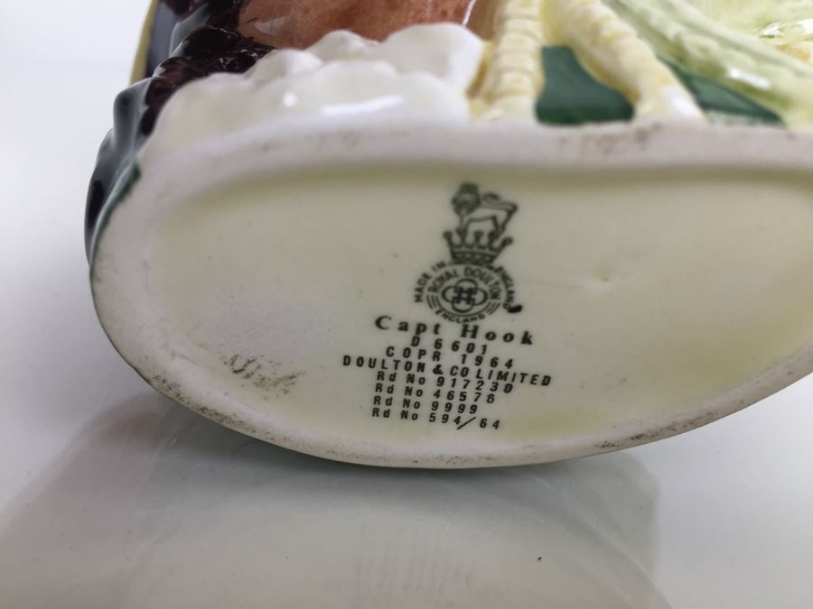 Royal Doulton Small 'Capt.Hook' D6001 Character Jug 1964 [Photo 3]