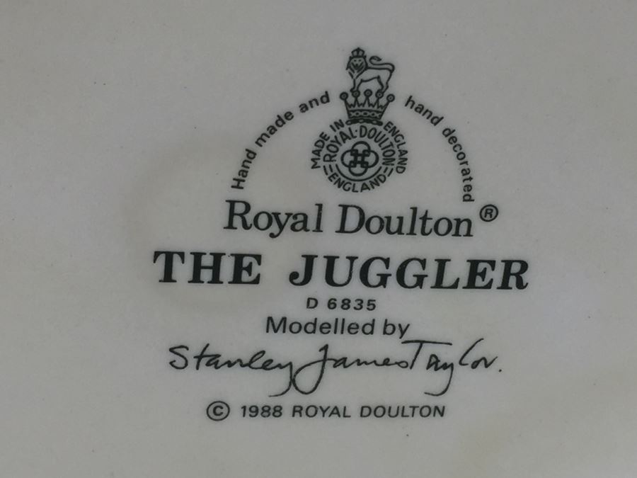 Royal Doulton Large 'The Juggler' D6835 Character Pitcher 1988 [Photo 3]