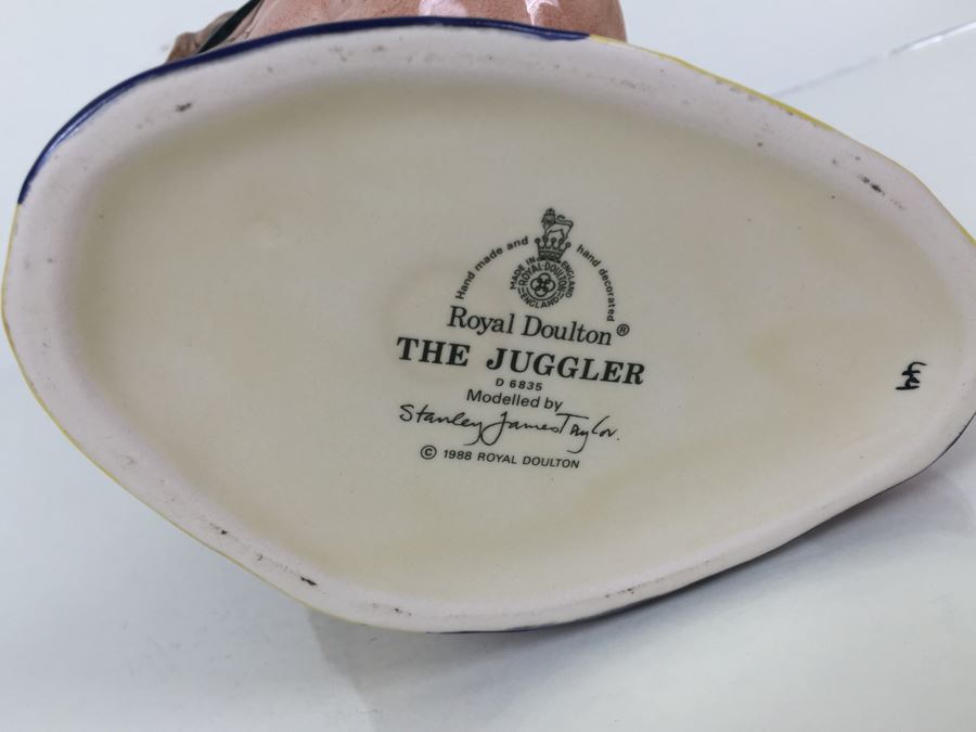 Royal Doulton Large 'The Juggler' D6835 Character Pitcher 1988 [Photo 10]