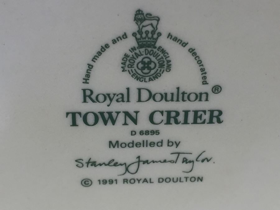 Royal Doulton Large 'Town Crier' D6895 Character Pitcher 1991 [Photo 11]