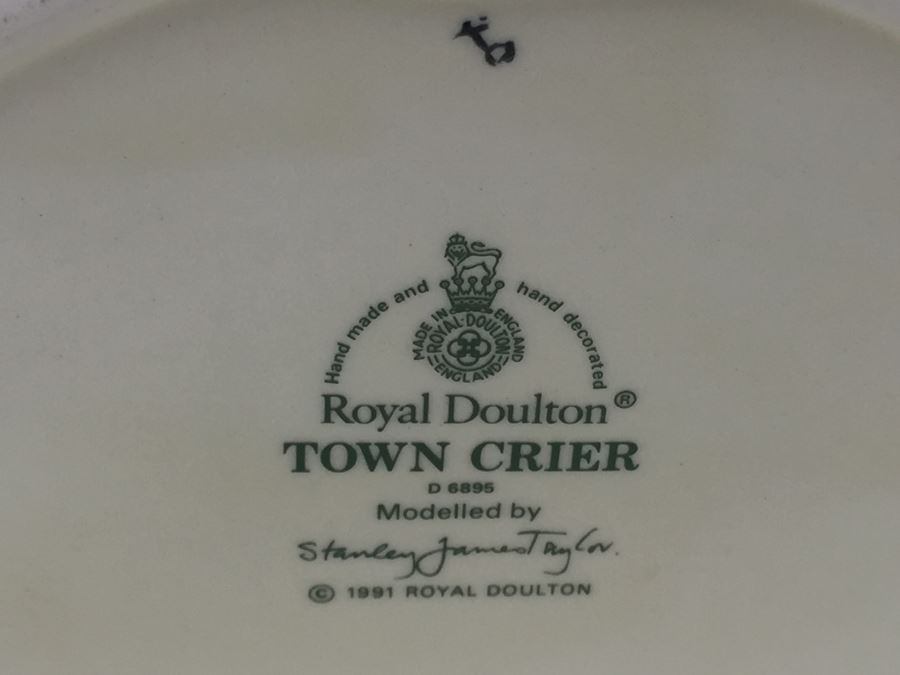 Royal Doulton Large 'Town Crier' D6895 Character Pitcher 1991 [Photo 10]