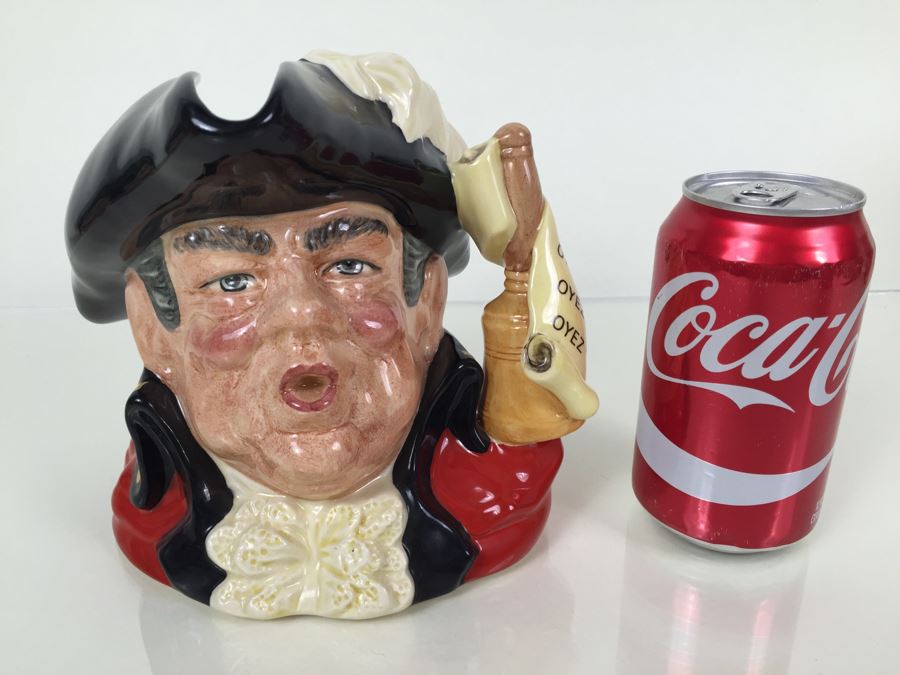 Royal Doulton Large 'Town Crier' D6895 Character Pitcher 1991 [Photo 4]