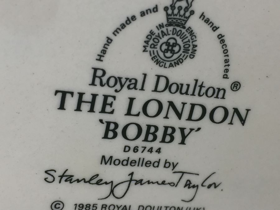 Royal Doulton Large 'The London 'Bobby'' D6744 Character Jug 1985 [Photo 10]