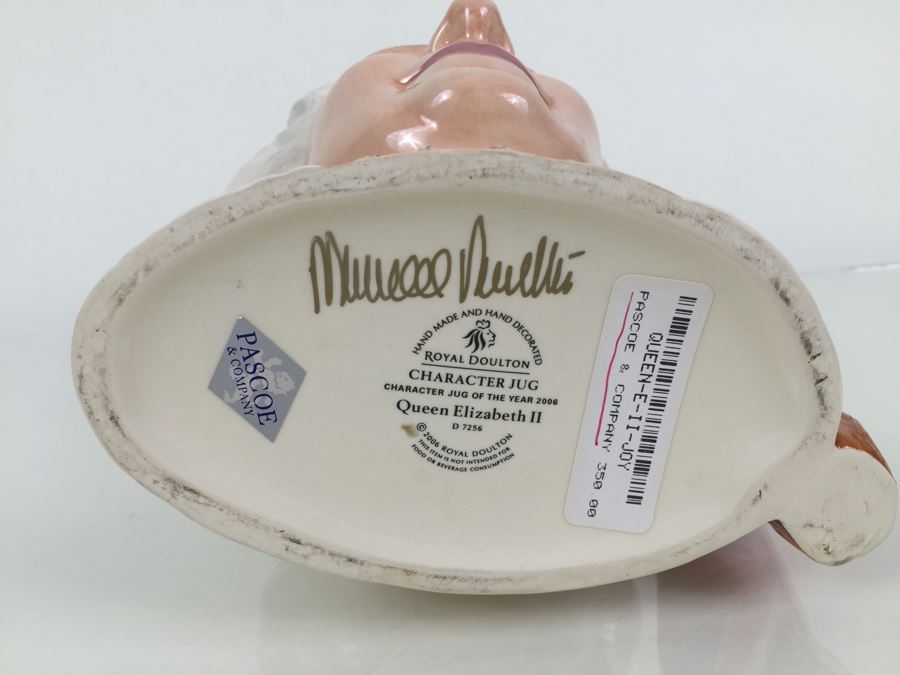 Royal Doulton Large 'Queen Elizabeth II' D7256 Character Jug Signed By Michael Doulton [Photo 3]