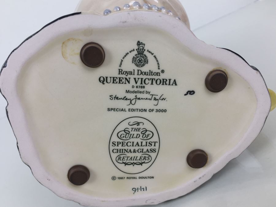 Royal Doulton Large 'Queen Victoria' D6788 Character Jug 1987 Limited Edition 1,416 Of 3,000 [Photo 12]