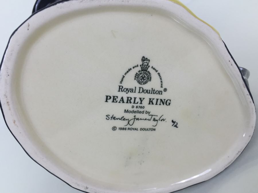 Royal Doulton Large 'Pearly King' D6760 Character Pitcher 1986 [Photo 3]