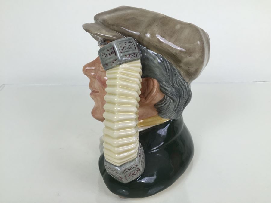 Royal Doulton Large 'The Busker' D6775 Character Pitcher 1987 [Photo 6]