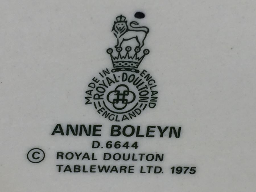 Royal Doulton Large 'Anne Boleyn' D6644 Character Pitcher 1975 [Photo 11]