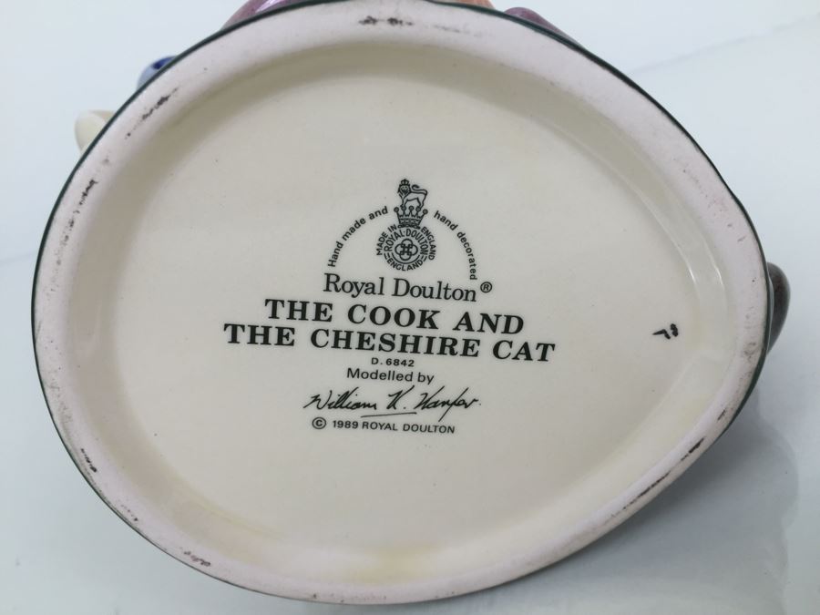 Royal Doulton Large 'The Cook And The Cheshire Cat' D6842 Character Jug 1989 [Photo 3]