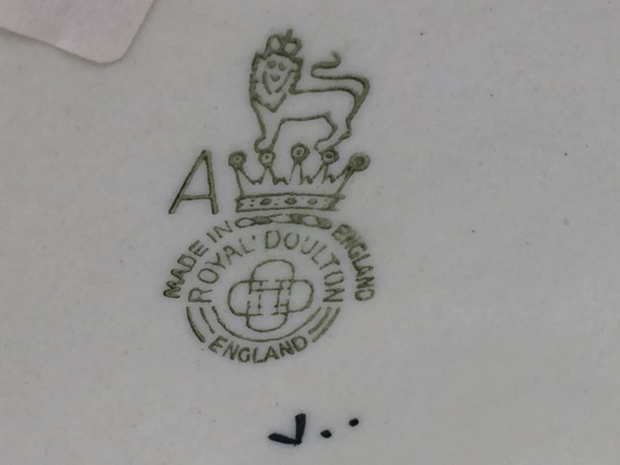 Royal Doulton Large Character Jug 'The Cardinal' [Photo 13]