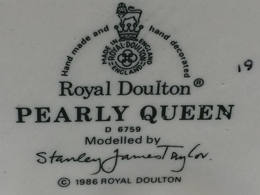 Royal Doulton Large 'Pearly Queen' D6759 Character Jug 1986 [Photo 11]