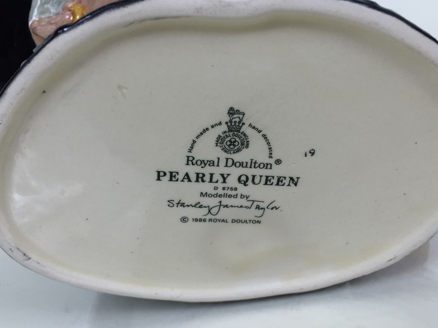 Royal Doulton Large 'Pearly Queen' D6759 Character Jug 1986 [Photo 3]