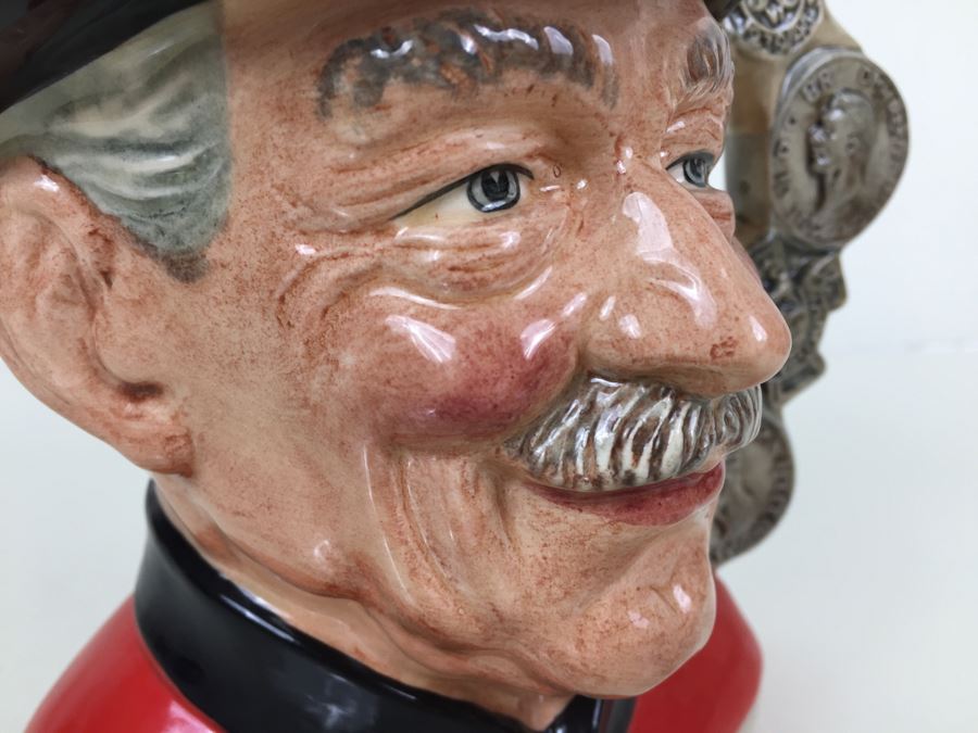 Royal Doulton Large 'Chelsea Pensioner' D6833 Character Pitcher 1988 Limited Edition 61 Of 250 [Photo 11]
