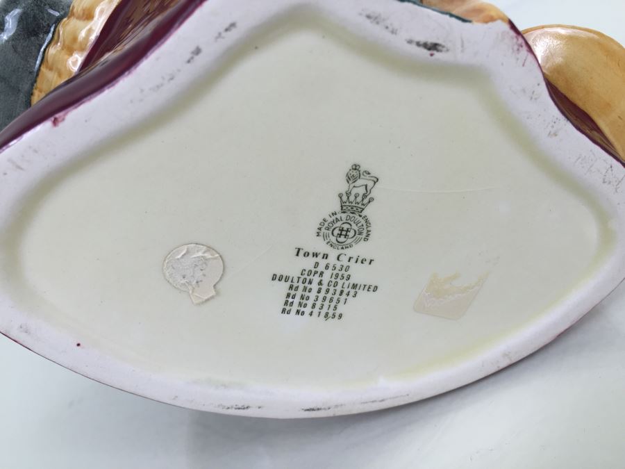 Royal Doulton Large 'Town Crier' D6530 Character Pitcher 1959 [Photo 12]