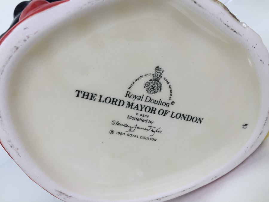Royal Doulton Large 'The Lord Mayor of London' D6864 Character Pitcher 1990 [Photo 3]