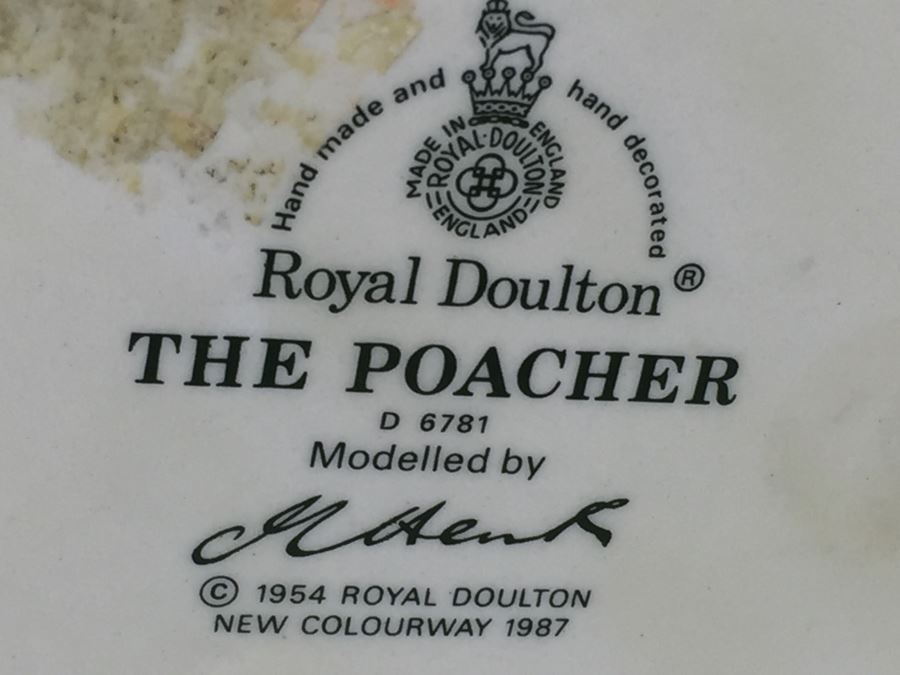 Royal Doulton Large 'The Poacher' D6781 Character Pitcher 1987 [Photo 11]