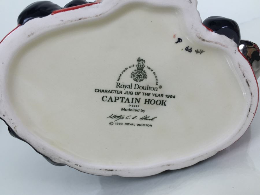 Royal Doulton Large 'Captain Hook' D6947 Character Pitcher 1993 [Photo 3]