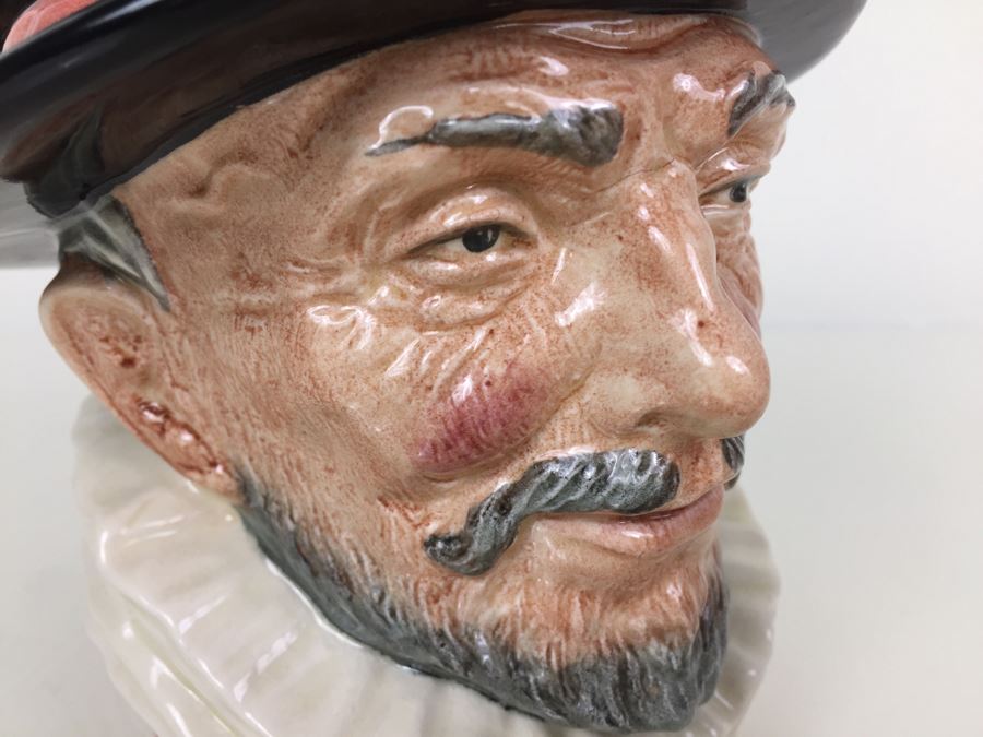 Royal Doulton Large 'Beefeater' D6206 Character Pitcher 1946 [Photo 10]