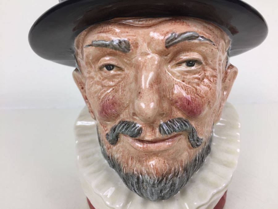 Royal Doulton Large 'Beefeater' D6206 Character Pitcher 1946 [Photo 2]