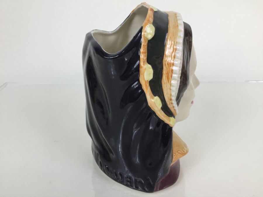 Royal Doulton Large 'Catherine Howard' D6645 Character Pitcher 1977 [Photo 9]