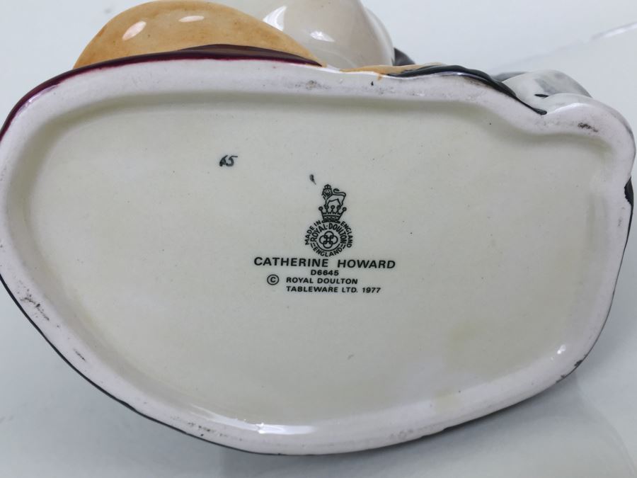 Royal Doulton Large 'Catherine Howard' D6645 Character Pitcher 1977 [Photo 12]