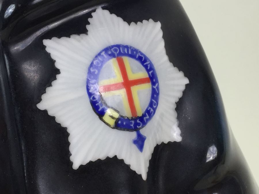 Royal Doulton Large 'King Charles' DM2250 Character Figure [Photo 7]