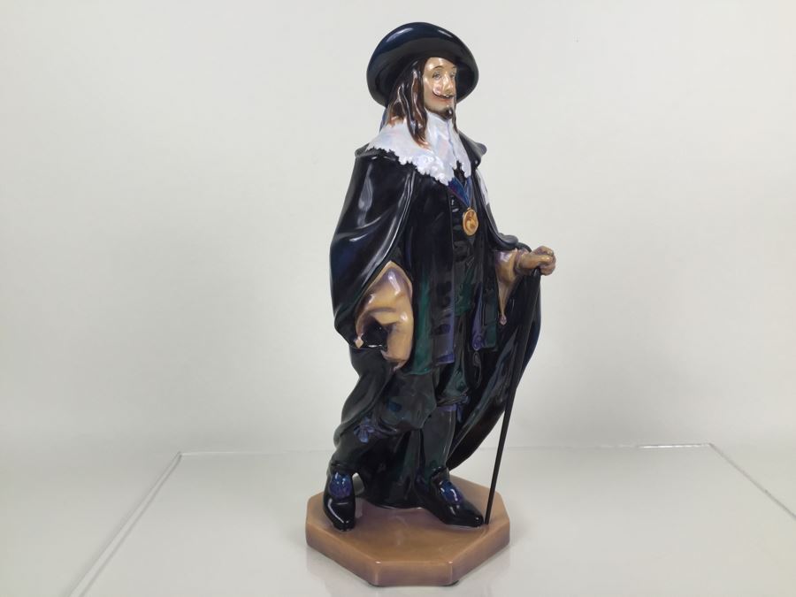Royal Doulton Large 'King Charles' DM2250 Character Figure [Photo 19]