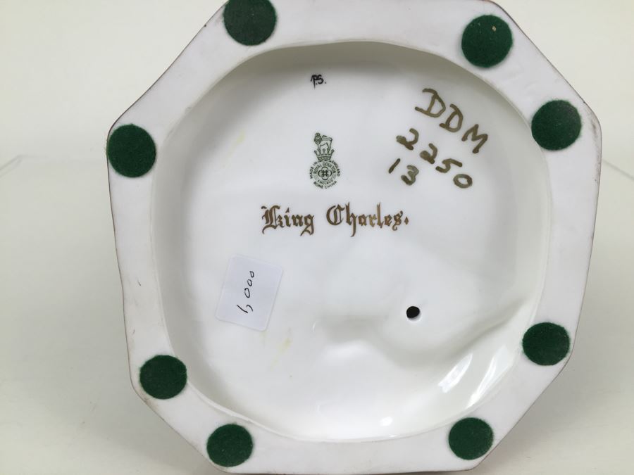 Royal Doulton Large 'King Charles' DM2250 Character Figure [Photo 23]